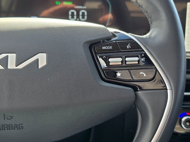 Certified 2023 Kia Niro SX Touring image 32