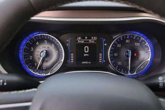 Used 2023 Chrysler Voyager LX image 15