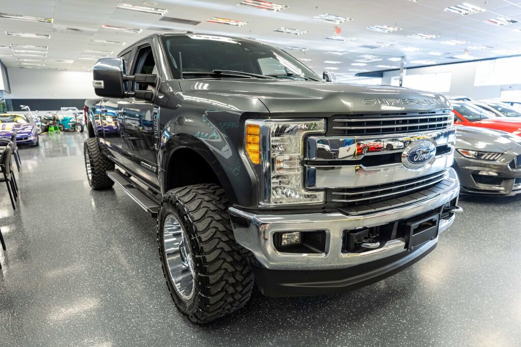 Used 2017 Ford F250 Lariat w/ Lariat Ultimate Package AWD/4WD image 3