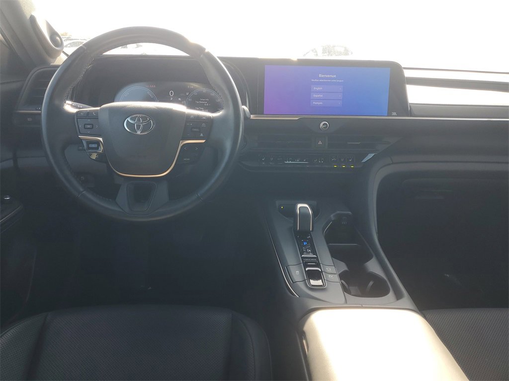 Used 2023 Toyota Crown Limited image 9