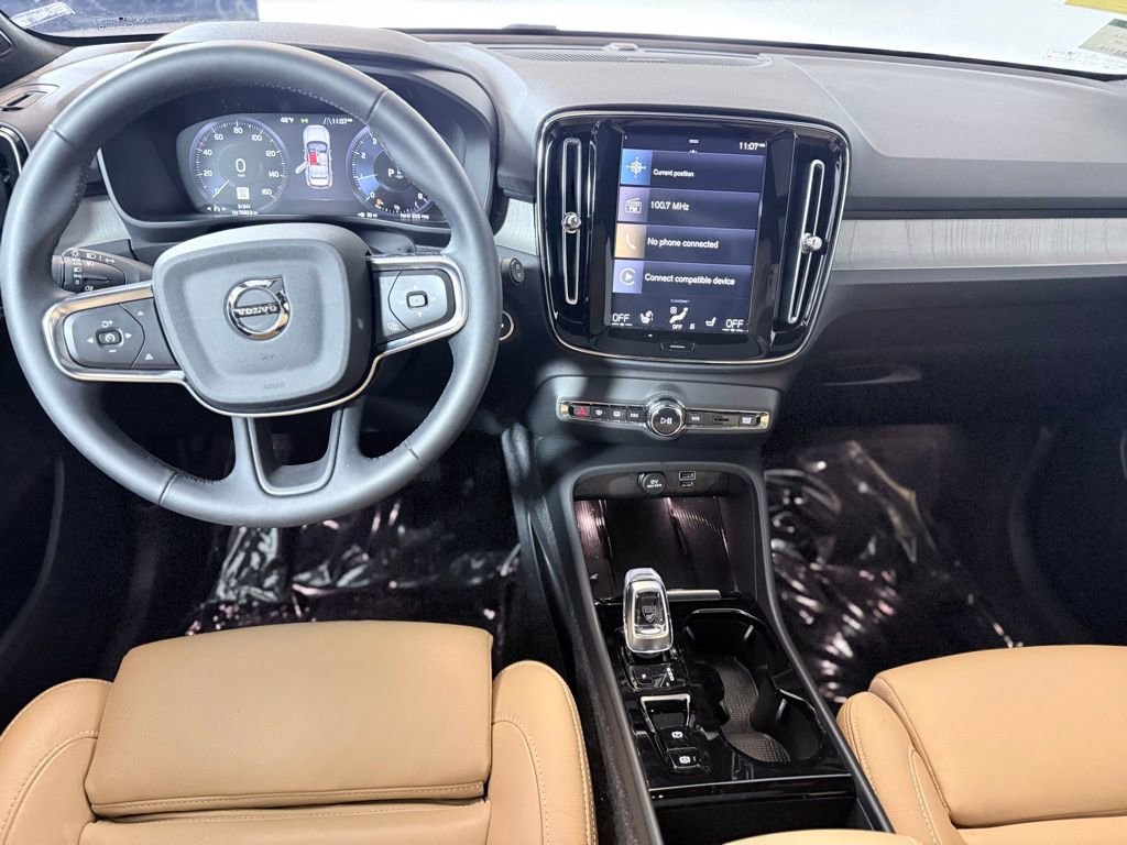 Used 2022 Volvo XC40 T5 Inscription w/ Climate Package image 11