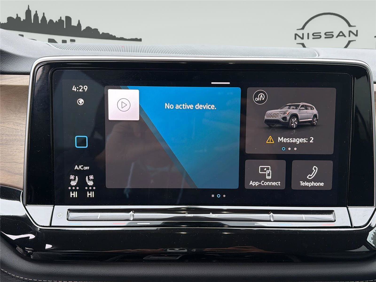 Used 2025 Volkswagen Atlas SE AWD/4WD image 18