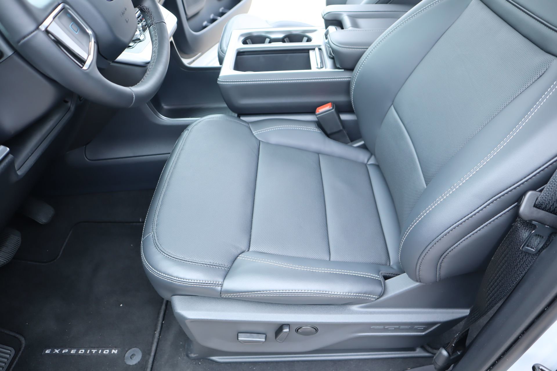 New 2026 Ford Expedition Max Platinum w/ Driver's Package AWD/4WD image 12