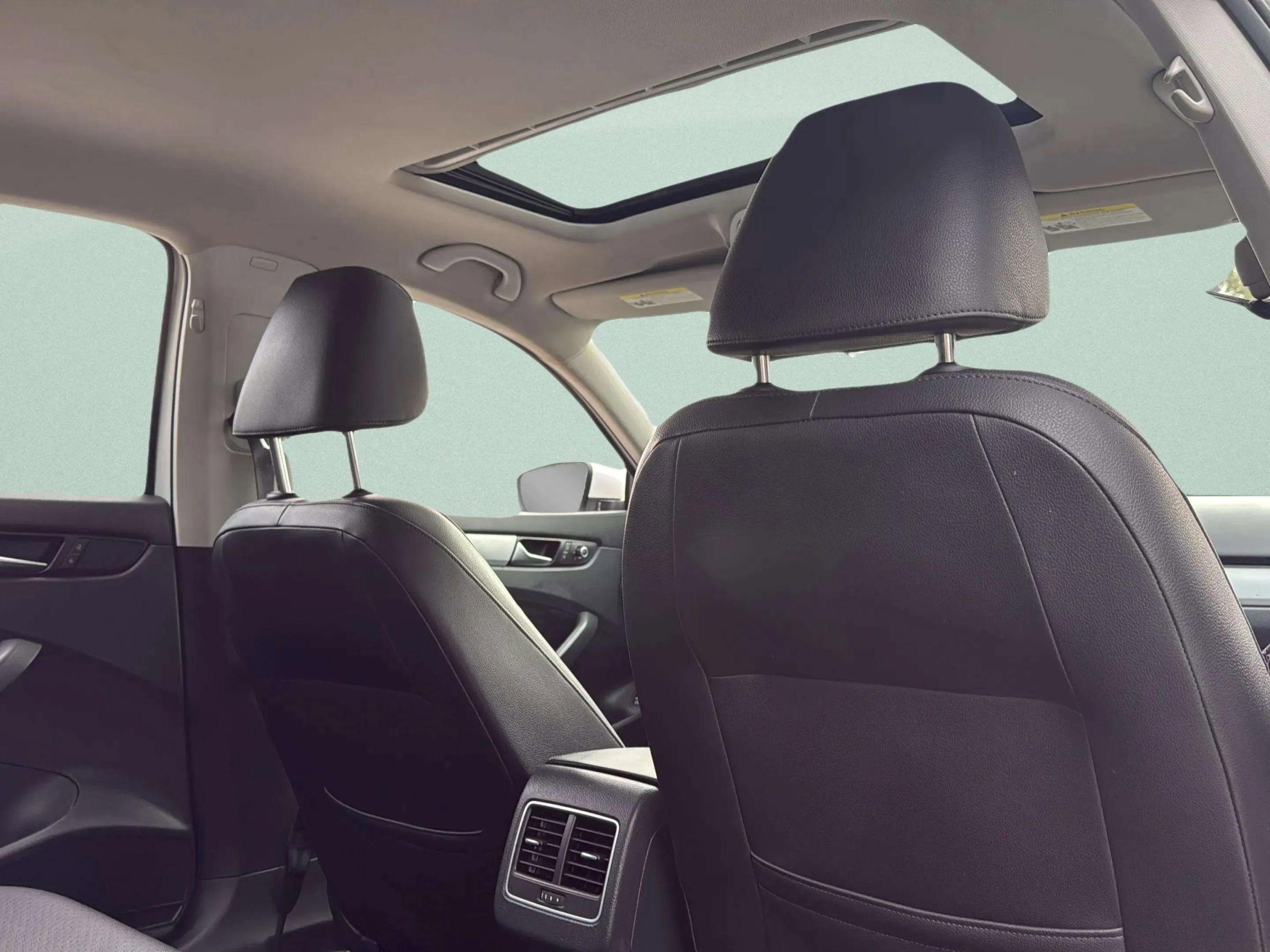 Used 2013 Volkswagen Passat TDI SE image 26