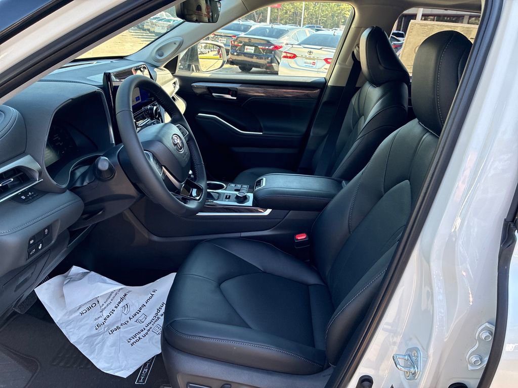 New 2026 Toyota Highlander Limited AWD/4WD image 15