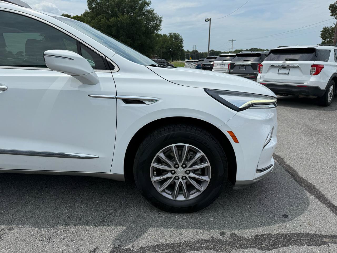 Used 2022 Buick Enclave Premium AWD/4WD image 45