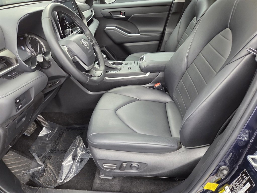 Used 2022 Toyota Highlander XLE image 24