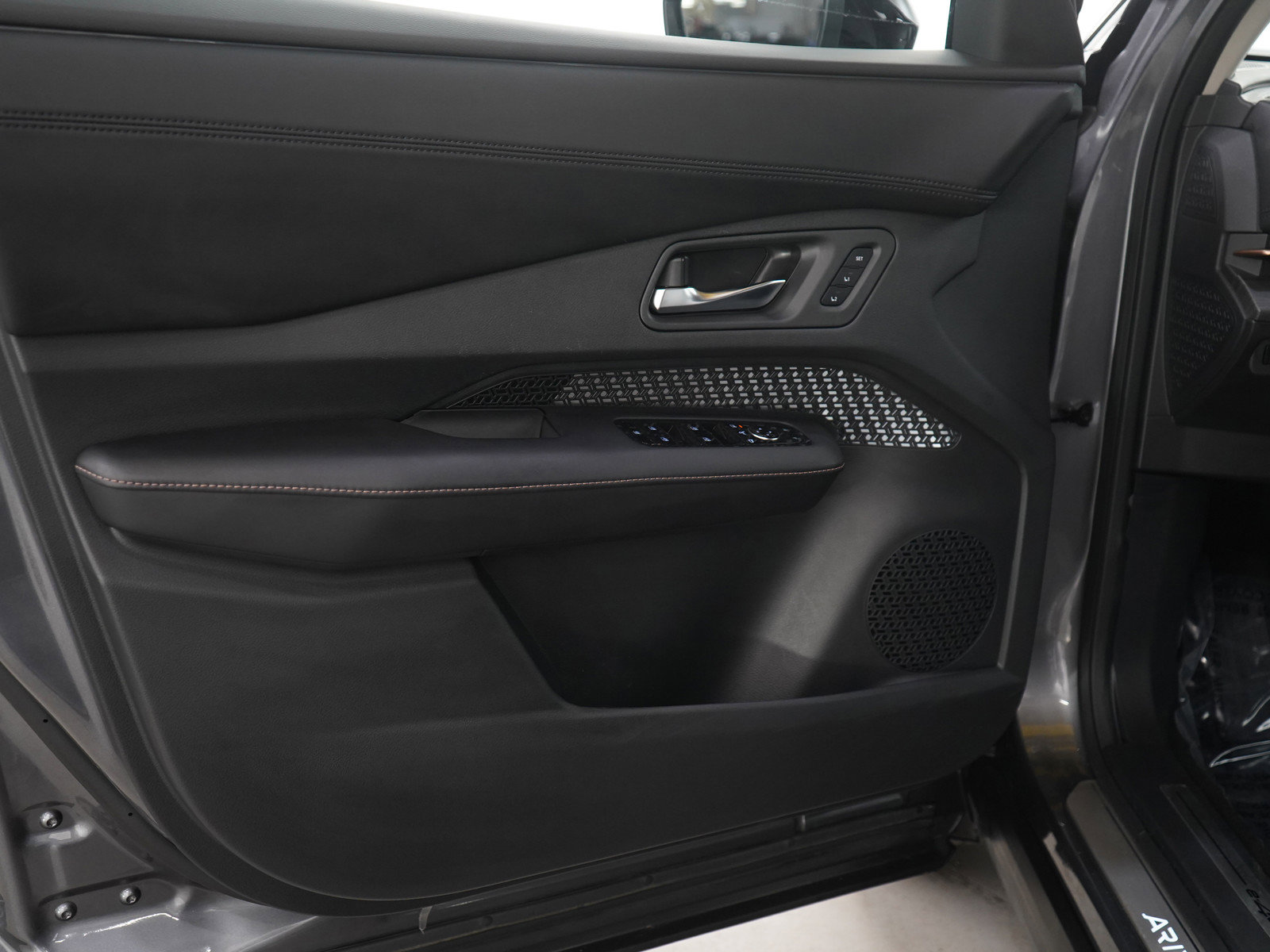 Used 2024 Nissan Ariya AWD image 17