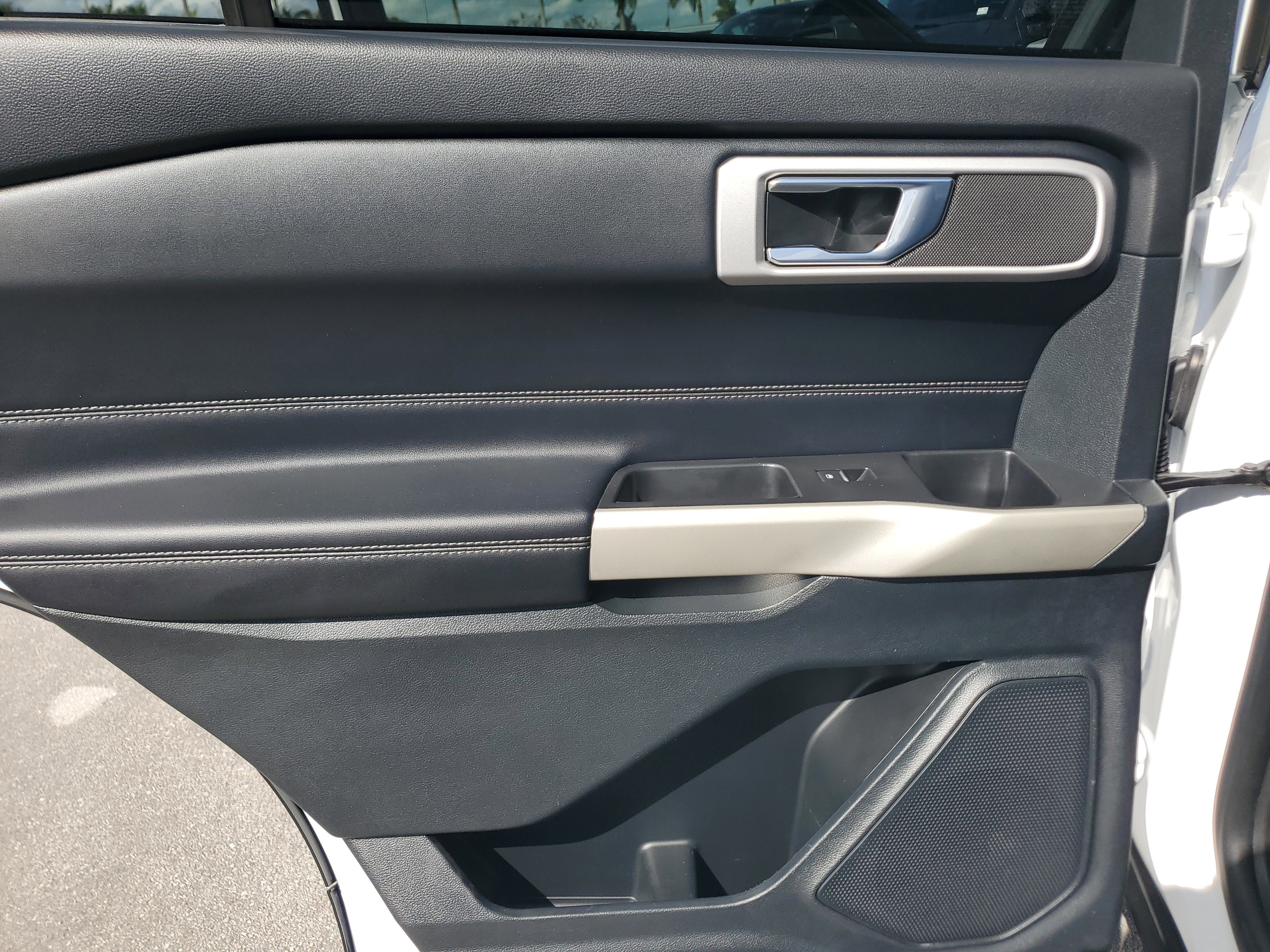 Used 2021 Ford Explorer XLT w/ Equipment Group 202A image 29