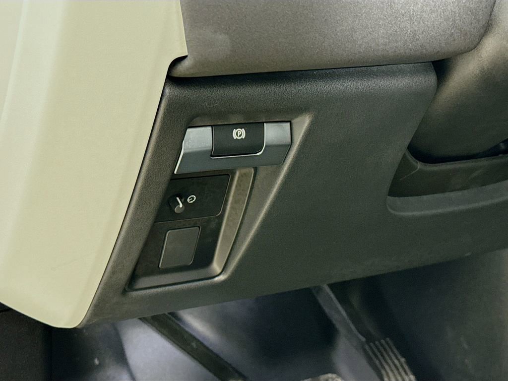 Used 2023 Land Rover Defender 110 image 10