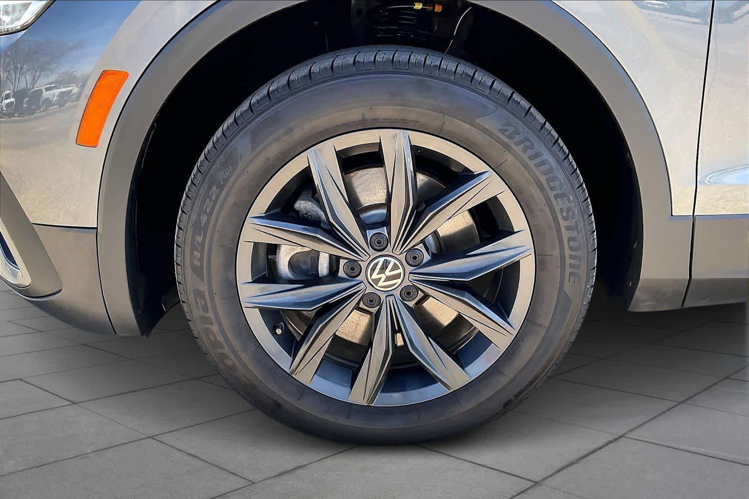 Used 2024 Volkswagen Tiguan SE FWD image 11