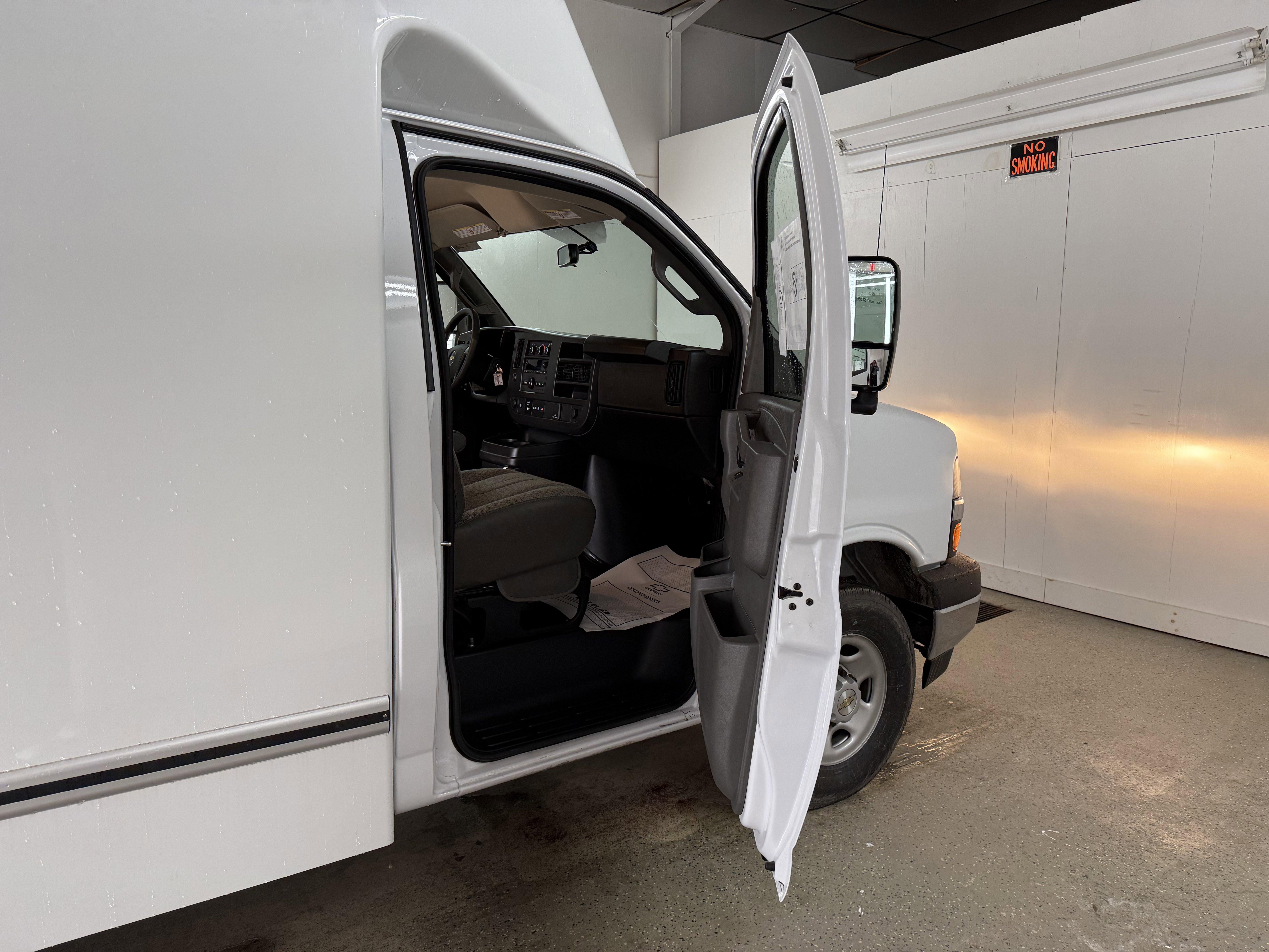 New 2025 Chevrolet Express 3500 w/ Power Convenience Package image 28