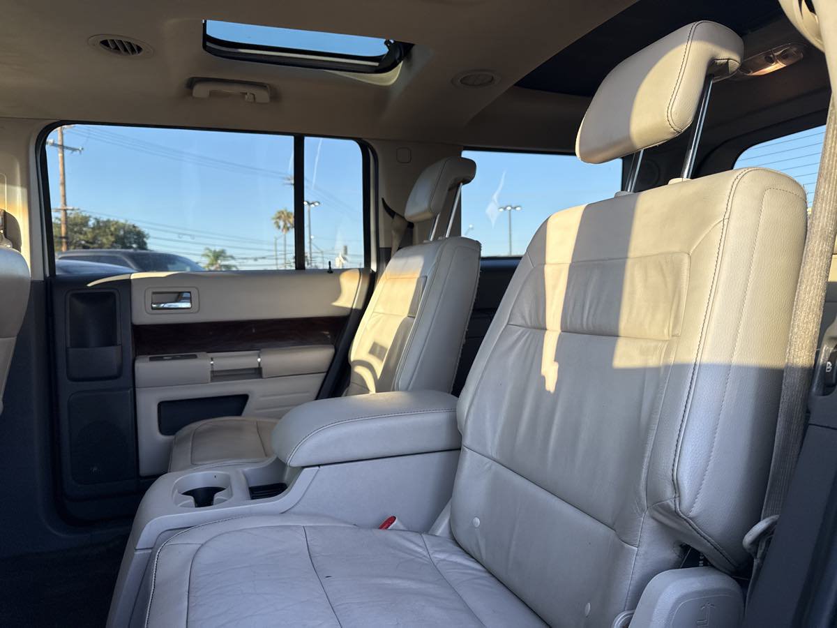 Used 2011 Ford Flex SEL w/ Rapid Spec Order Code FWD image 11