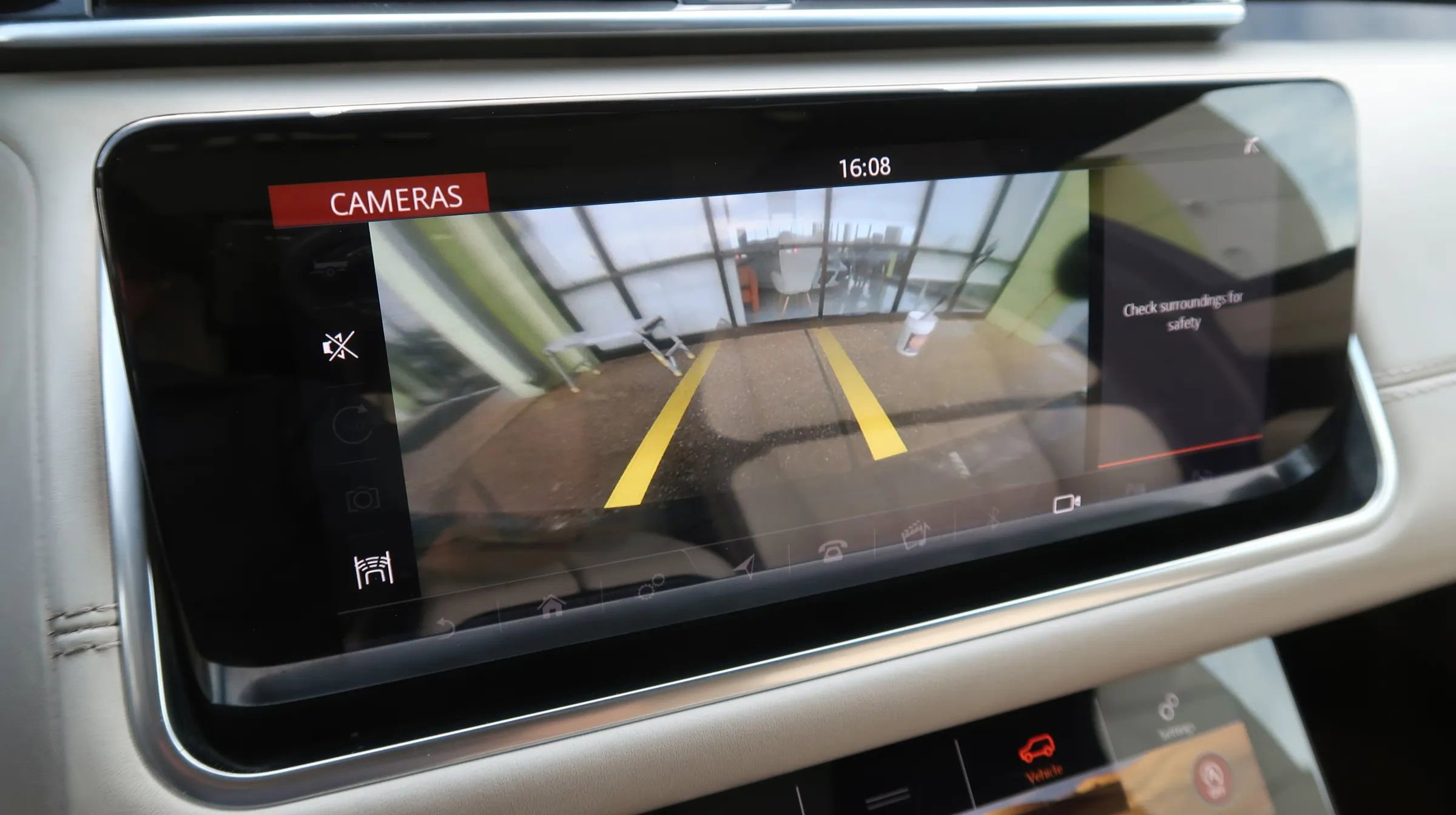 Used 2018 Land Rover Range Rover Velar image 35