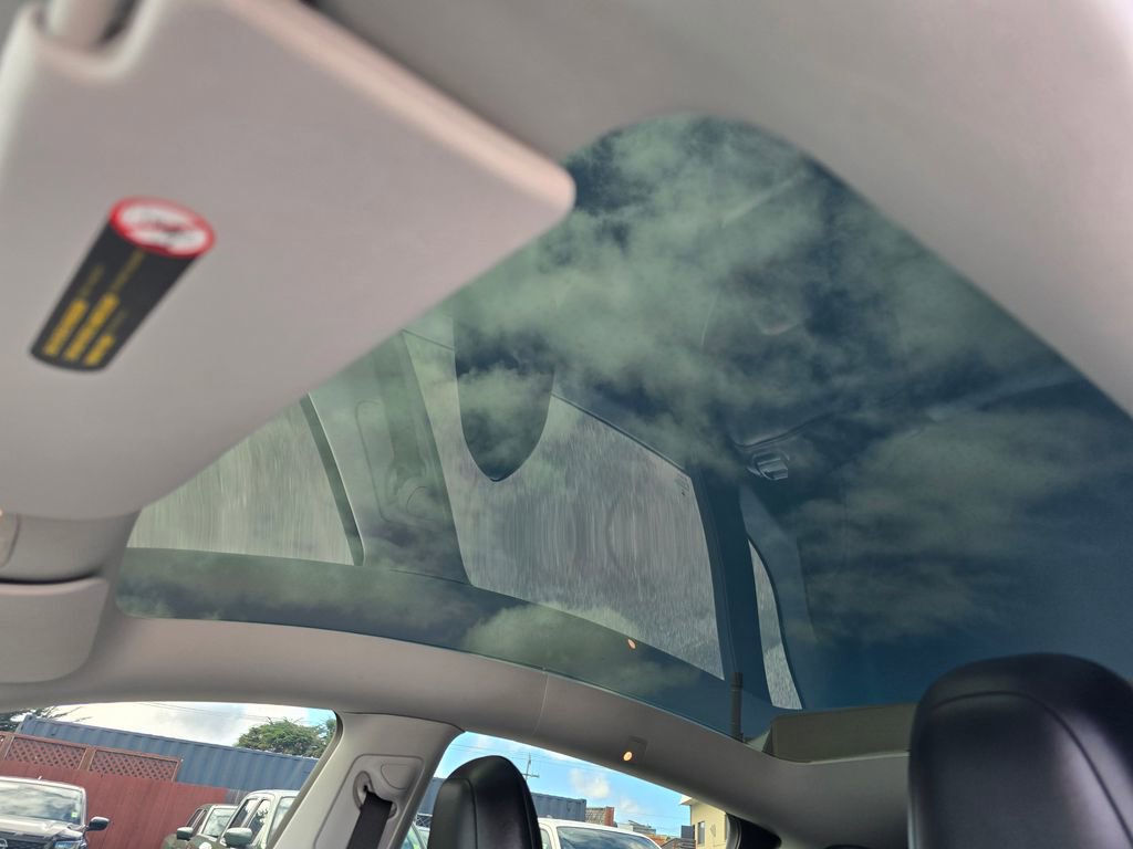 Used 2023 Tesla Model Y Performance image 5