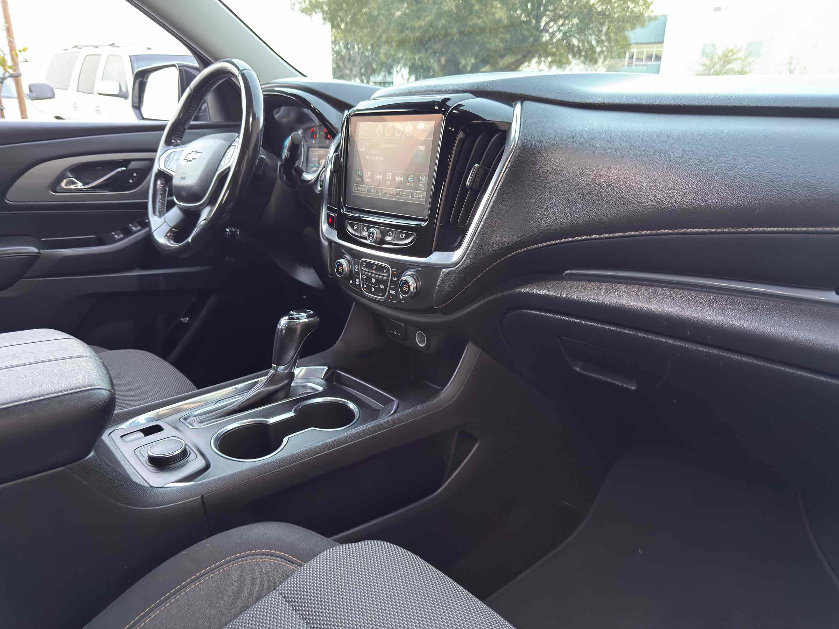 Used 2019 Chevrolet Traverse LT image 43