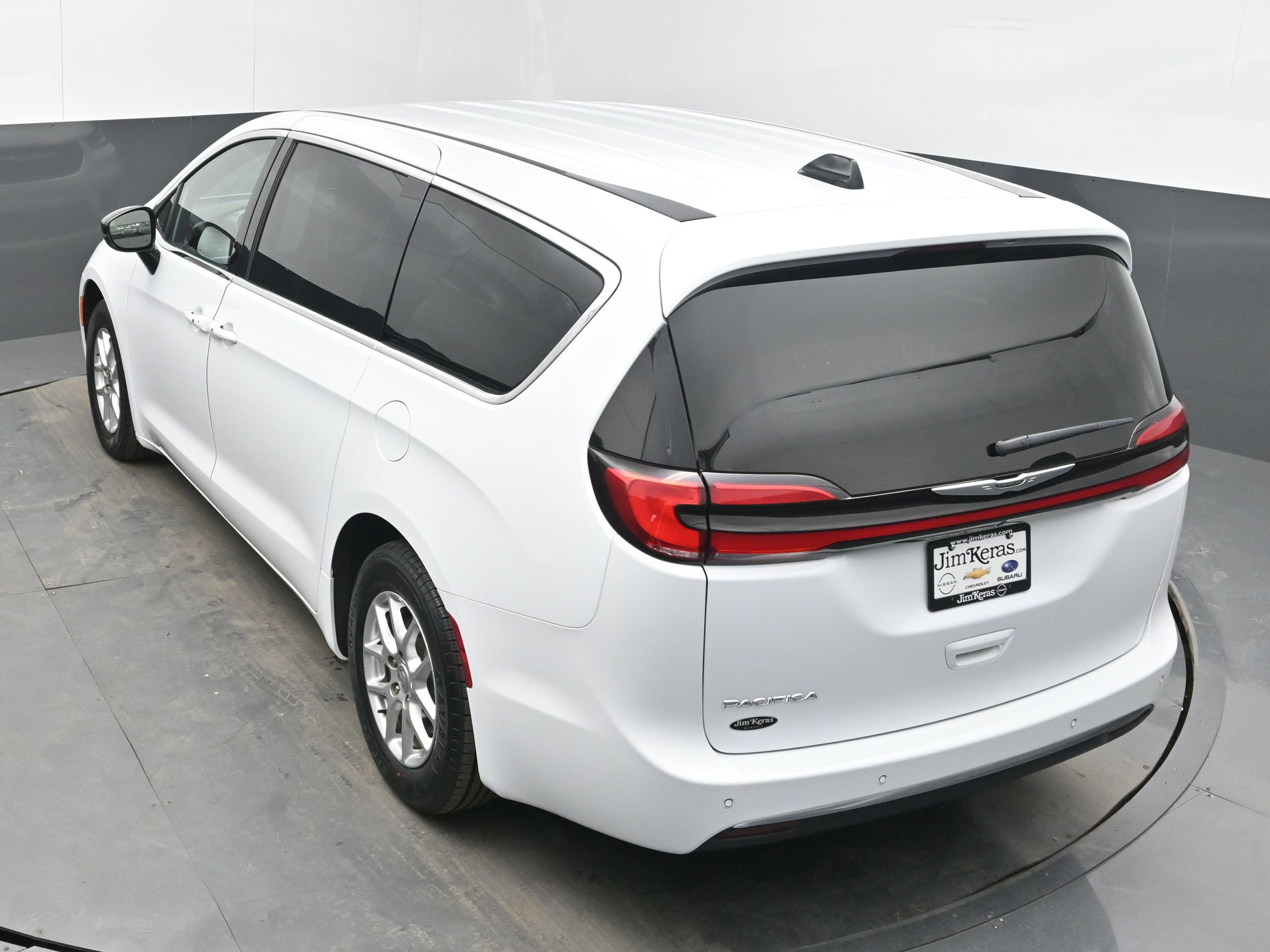 Used 2025 Chrysler Pacifica Select image 31
