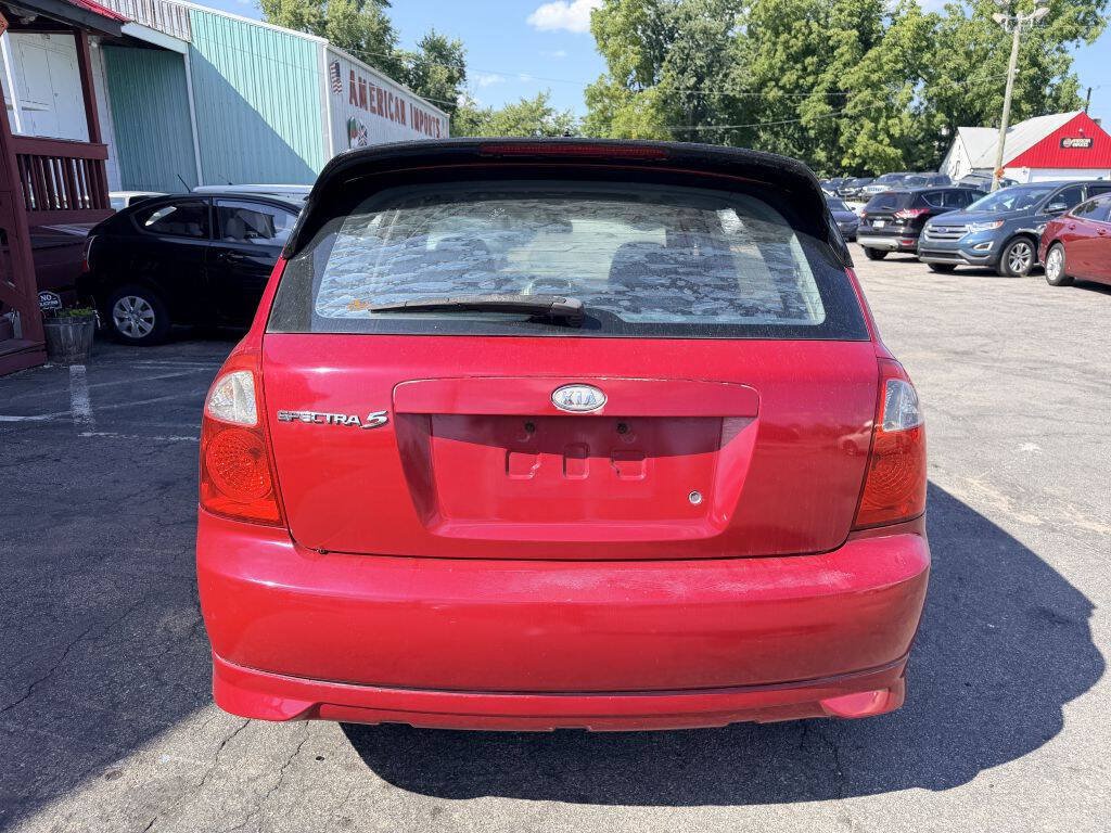 Used 2006 Kia Spectra5 FWD image 4