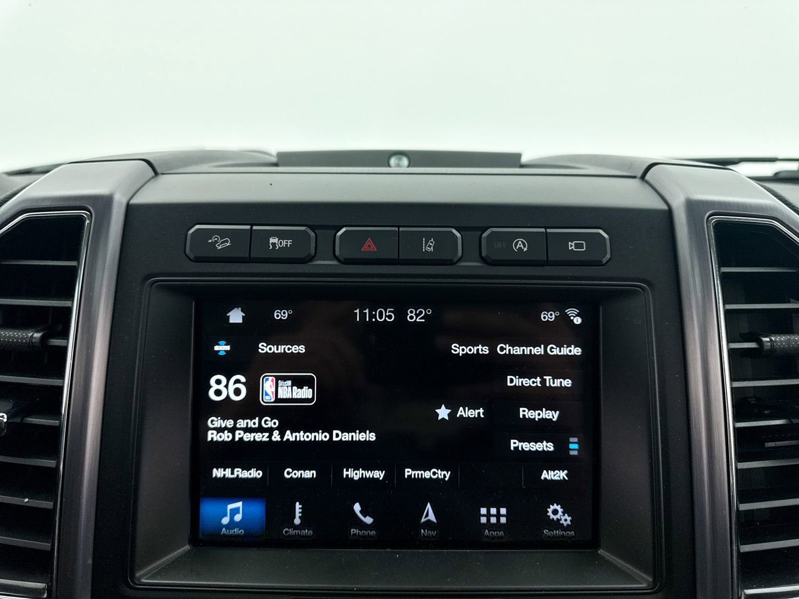 Used 2018 Ford Expedition Max Platinum AWD/4WD image 6