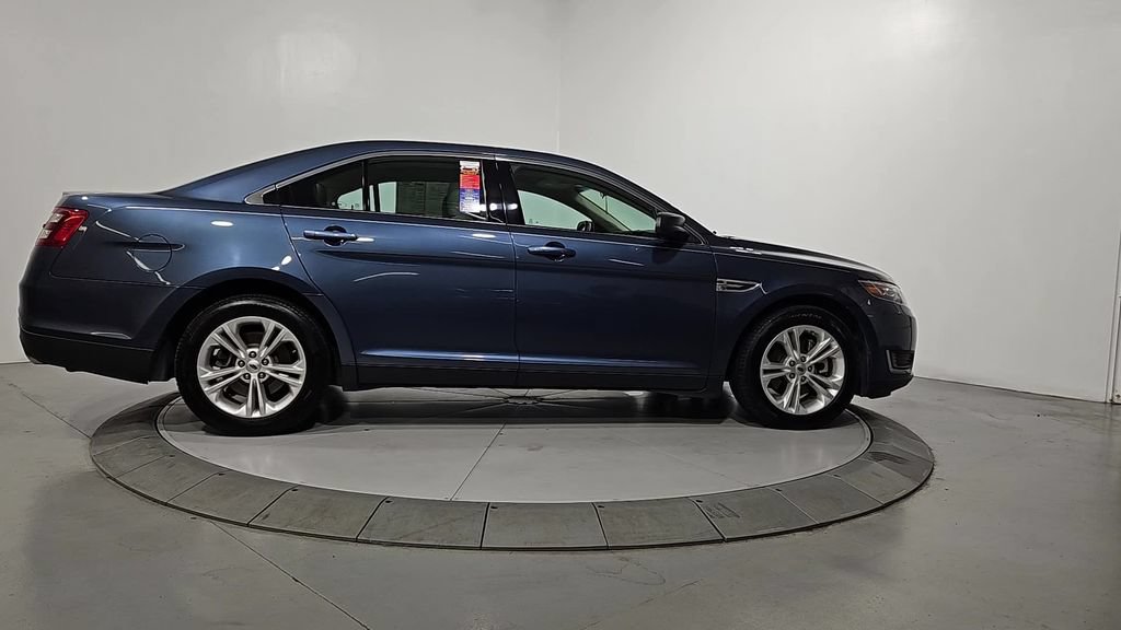 Used 2018 Ford Taurus SE FWD image 7