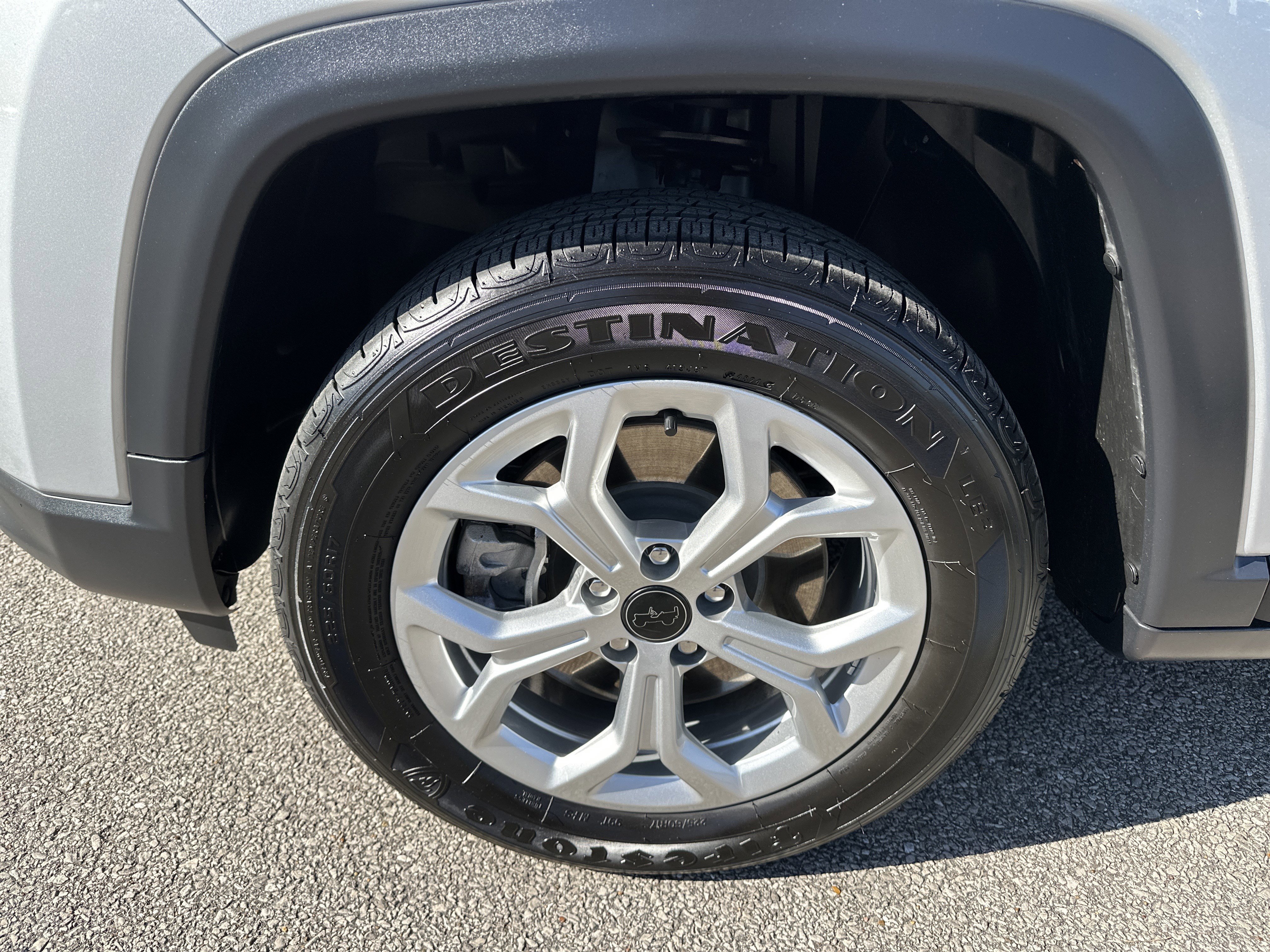 Used 2025 Jeep Compass Latitude image 11