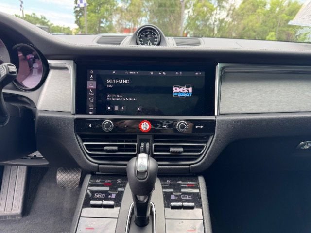 Used 2024 Porsche Macan Turbo AWD/4WD image 28