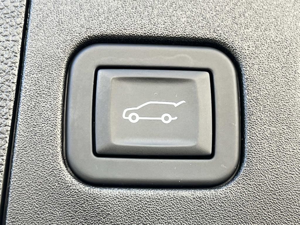 Certified 2025 Cadillac XT4 Premium Luxury w/ Technology Package image 12