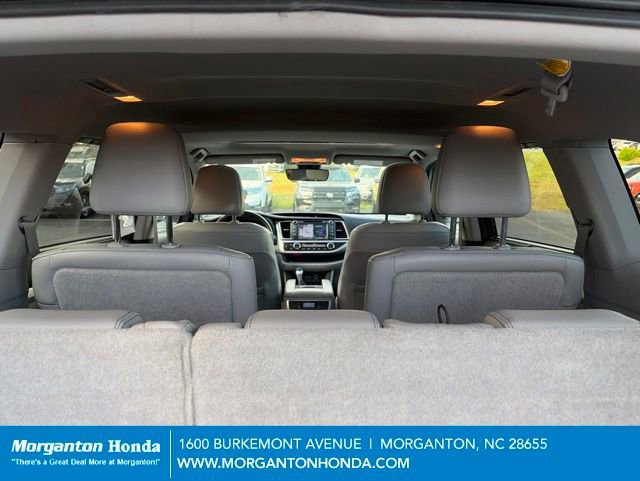 Used 2017 Toyota Highlander XLE w/ Carpet Mat Package AWD/4WD image 38
