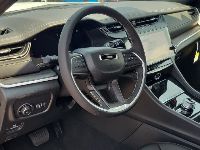 New 2026 Jeep Grand Cherokee L Limited w/ Limited Altitude Package AWD/4WD image 19