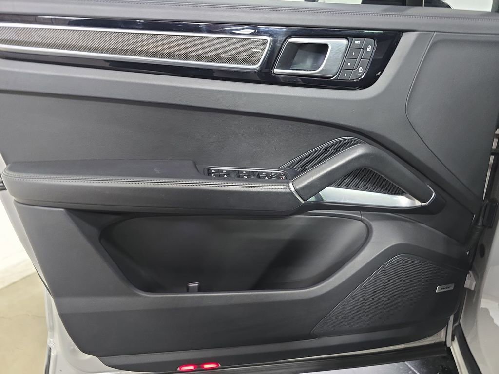 Certified 2023 Porsche Cayenne Turbo AWD/4WD image 22