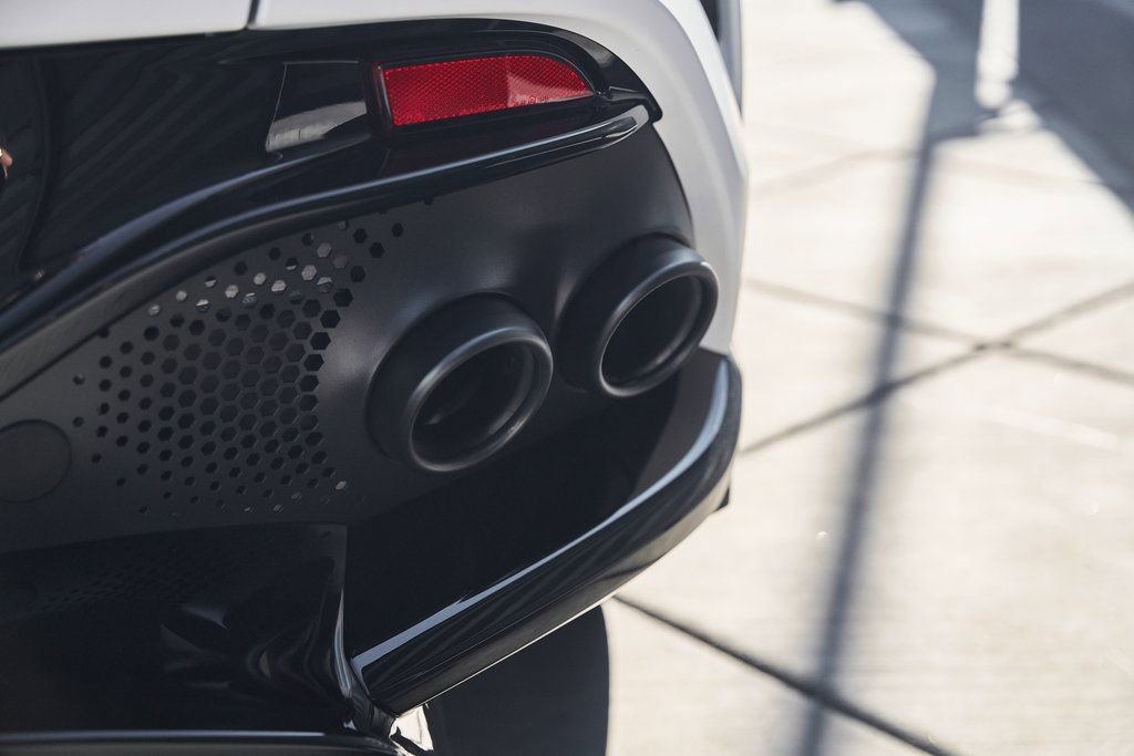 Used 2025 Aston Martin DBX 707 image 15