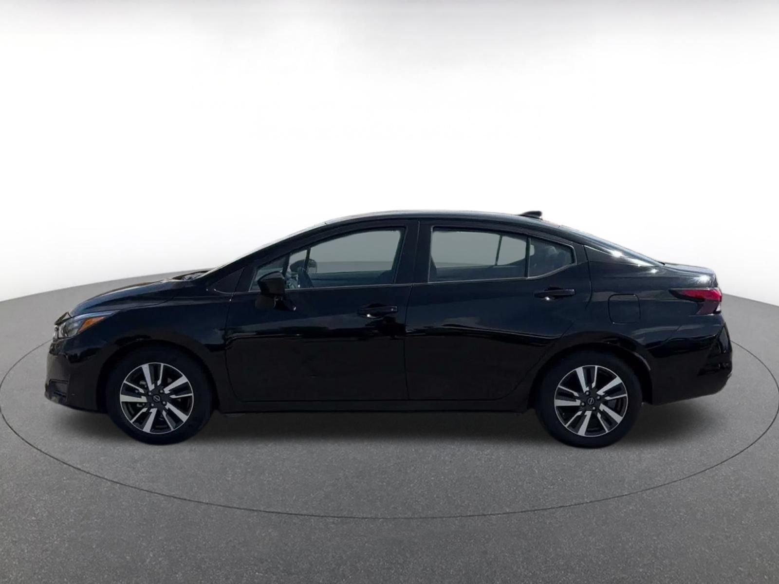 Used 2025 Nissan Versa SV FWD image 8