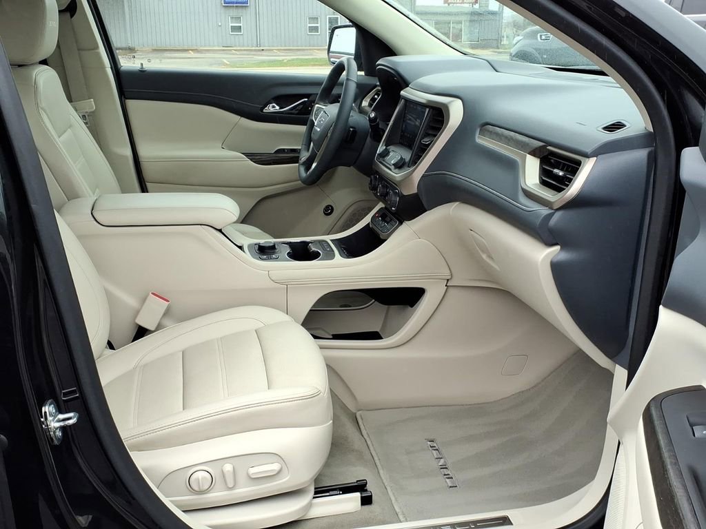 Certified 2023 GMC Acadia Denali w/ Denali Ultimate Package image 29