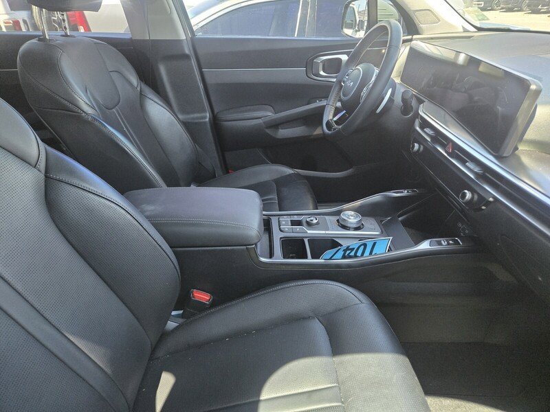 Certified 2025 Kia Sorento EX FWD image 5