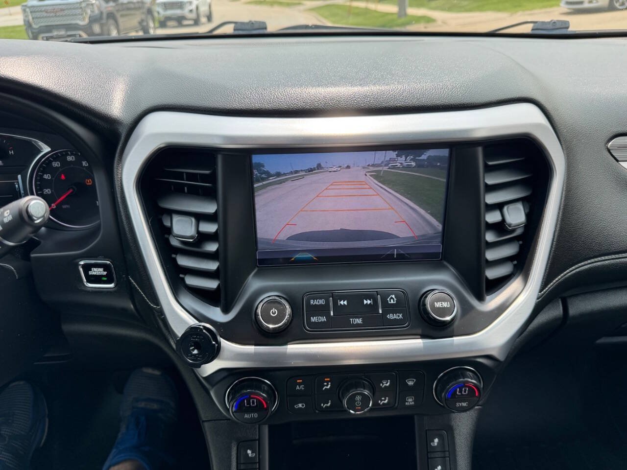 Used 2017 GMC Acadia SLT AWD/4WD image 18