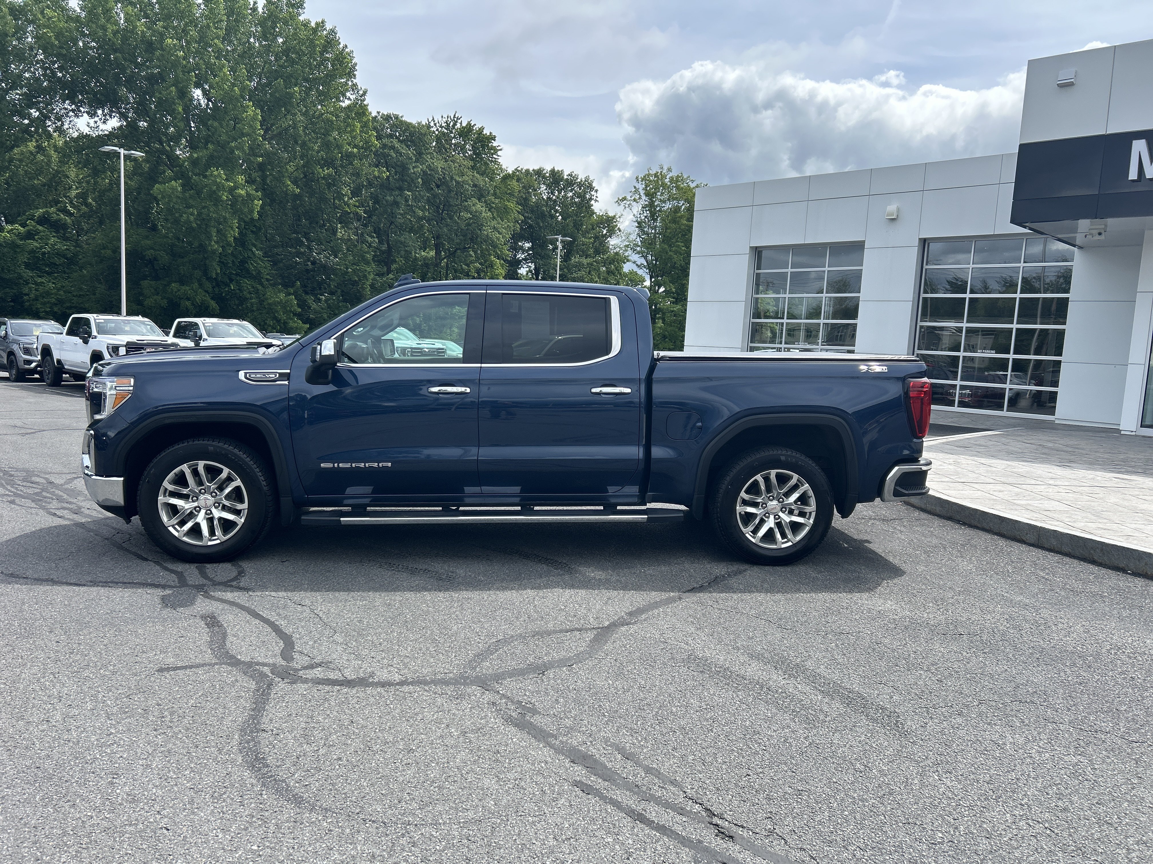 Used 2021 GMC Sierra 1500 SLT w/ SLT Convenience Package AWD/4WD image 2