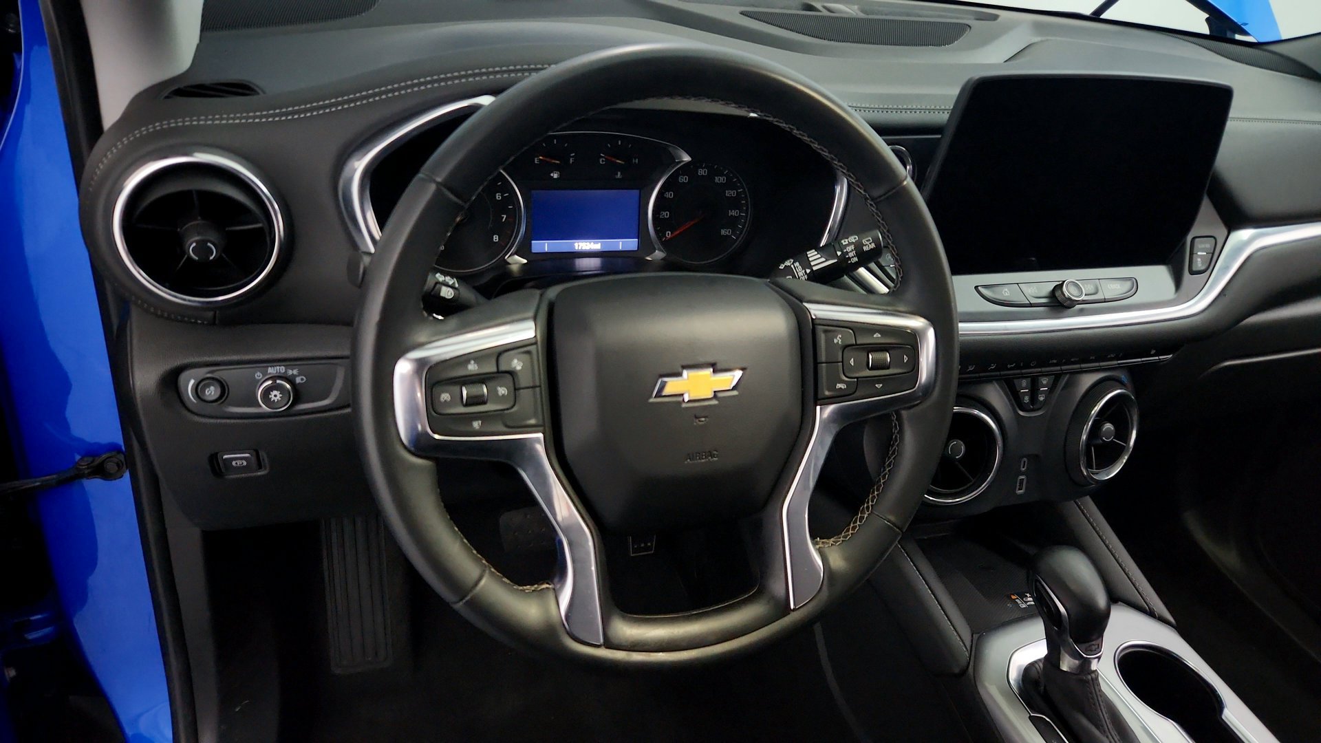 Used 2024 Chevrolet Blazer LT w/ Sound & Technology Package FWD image 18