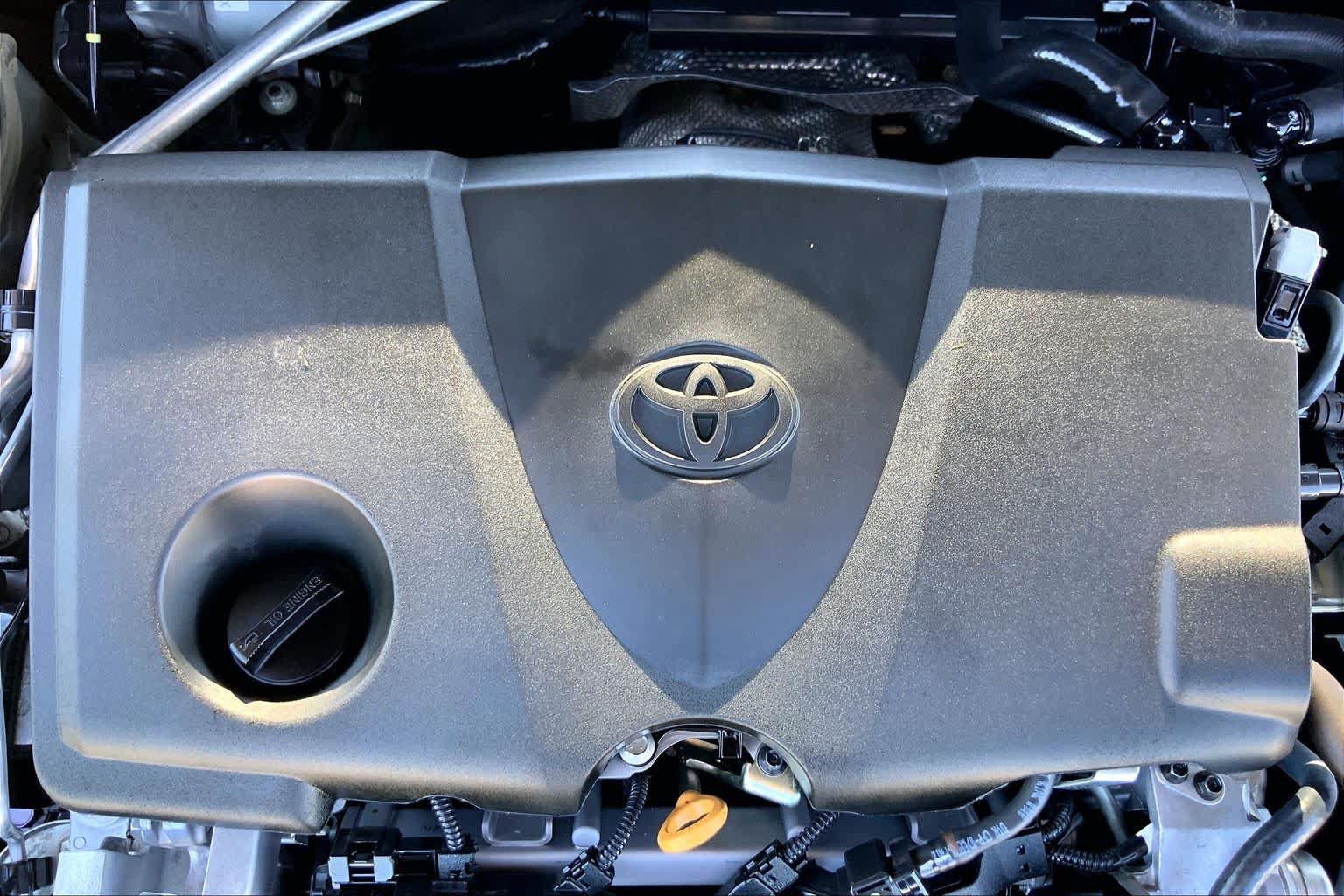 Used 2023 Toyota Camry SE w/ Convenience Package FWD image 32