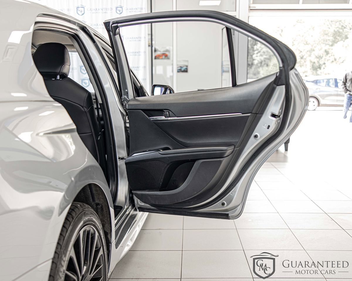 Used 2020 Toyota Camry SE FWD image 37