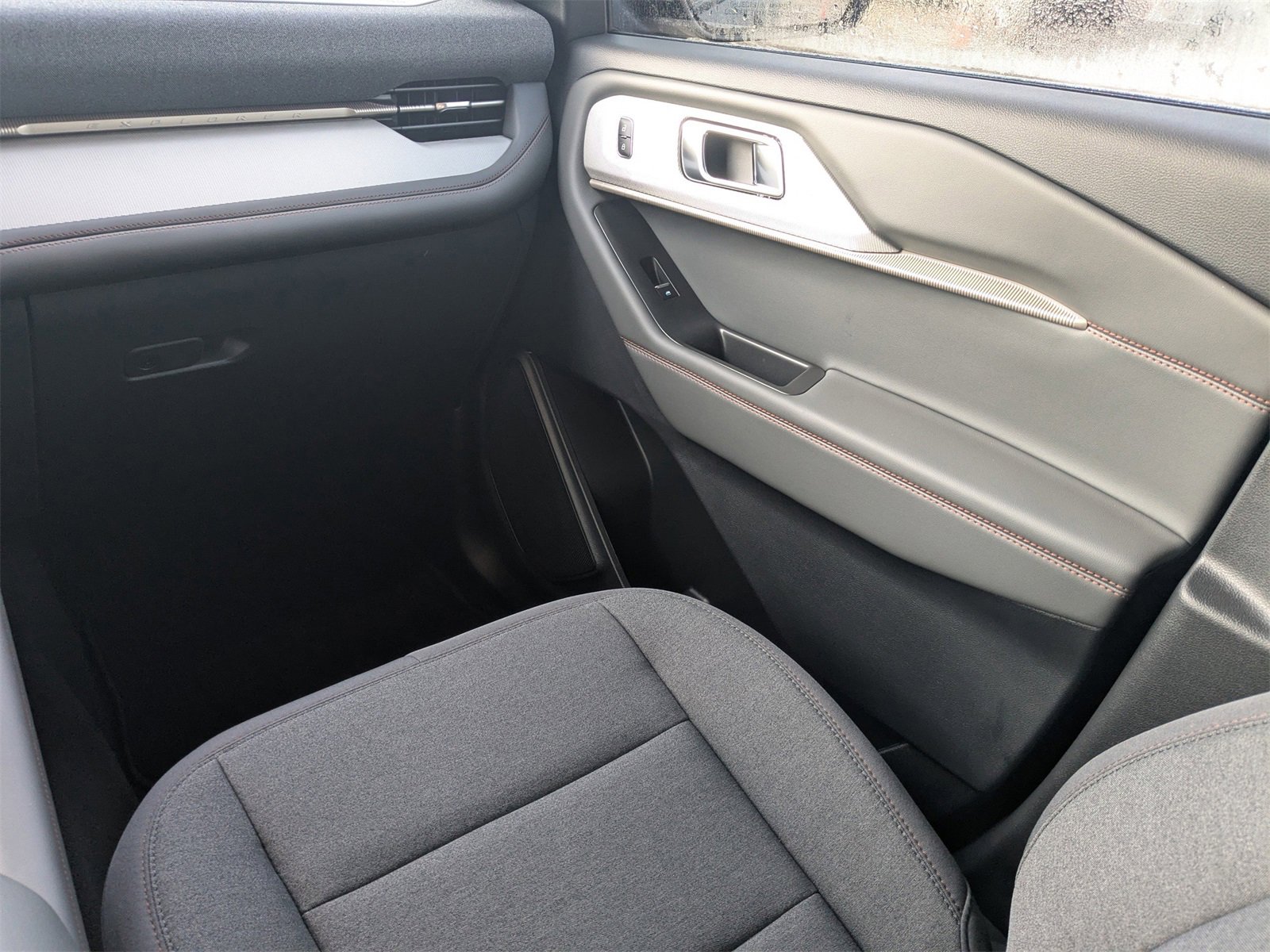 New 2025 Ford Explorer Active image 19