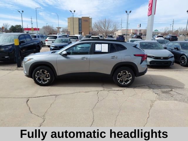Used 2025 Chevrolet Trax LT image 8
