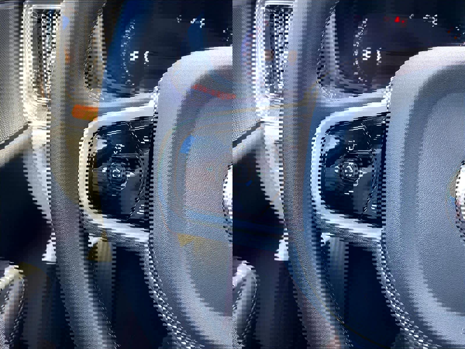 Used 2025 Volvo V60 B5 Cross Country Plus image 21