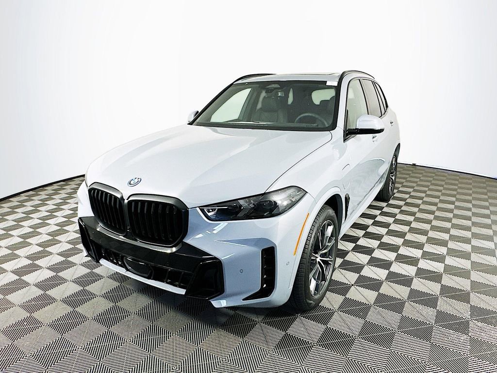 Used 2026 BMW X5 xDrive50e image 4