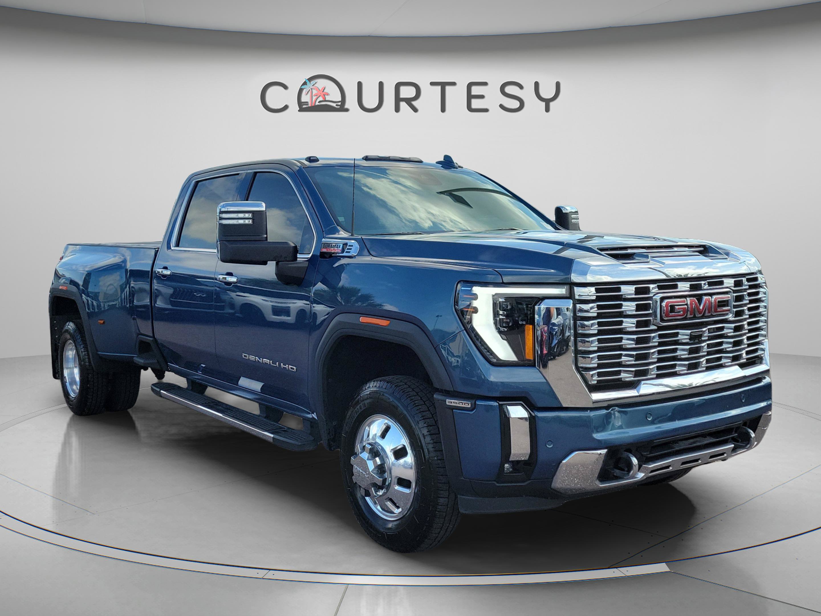 Used 2024 GMC Sierra 3500 Denali AWD/4WD image 4