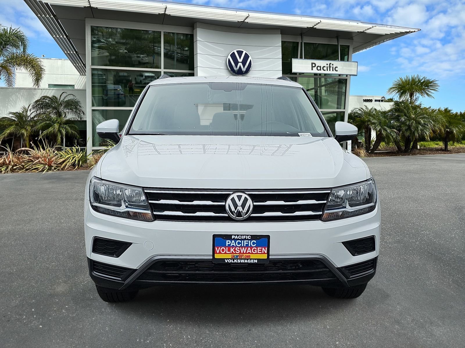 Used 2019 Volkswagen Tiguan SE w/ Panoramic Sunroof Package image 2