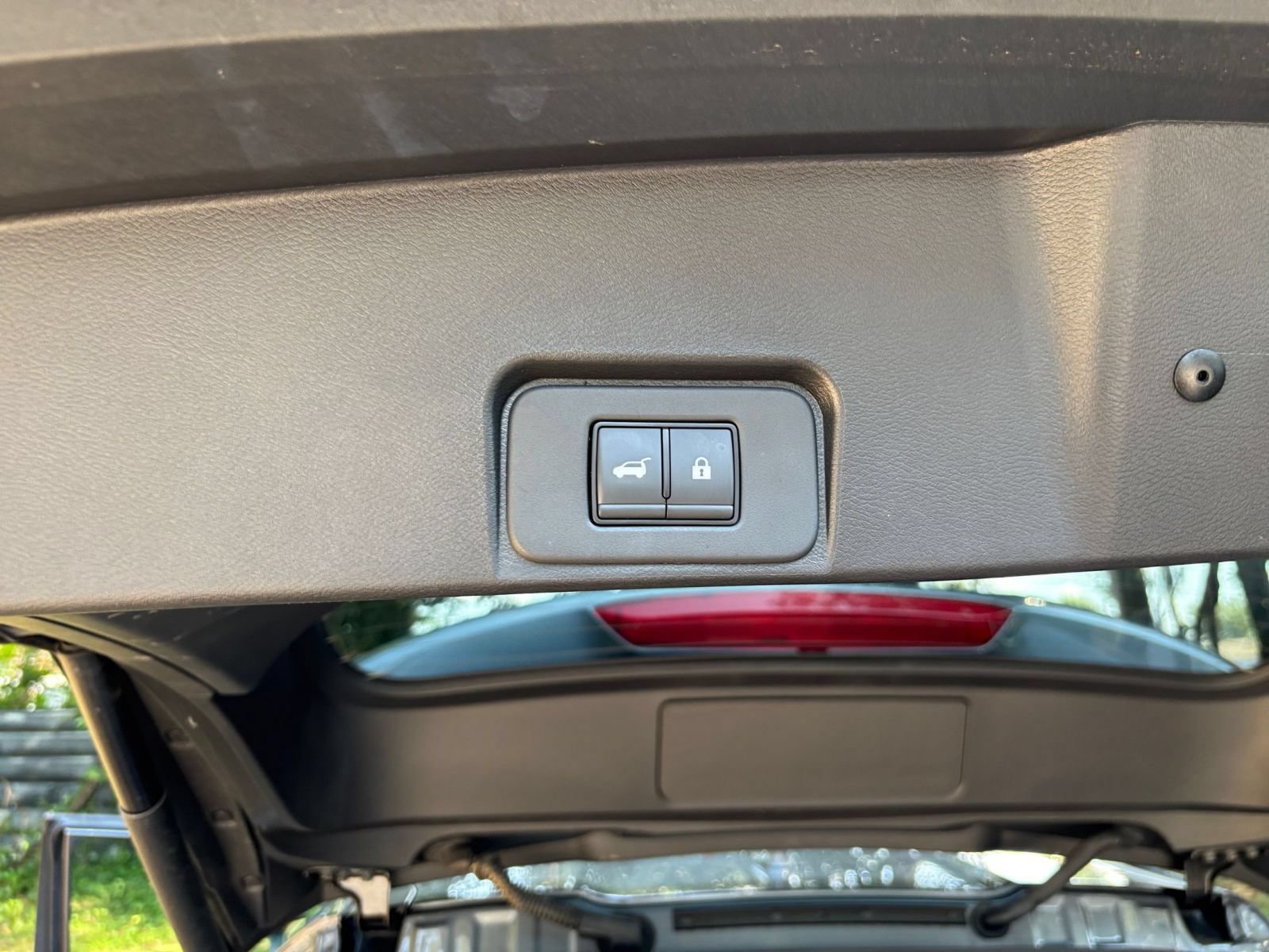 Used 2025 Nissan Rogue SV FWD image 23