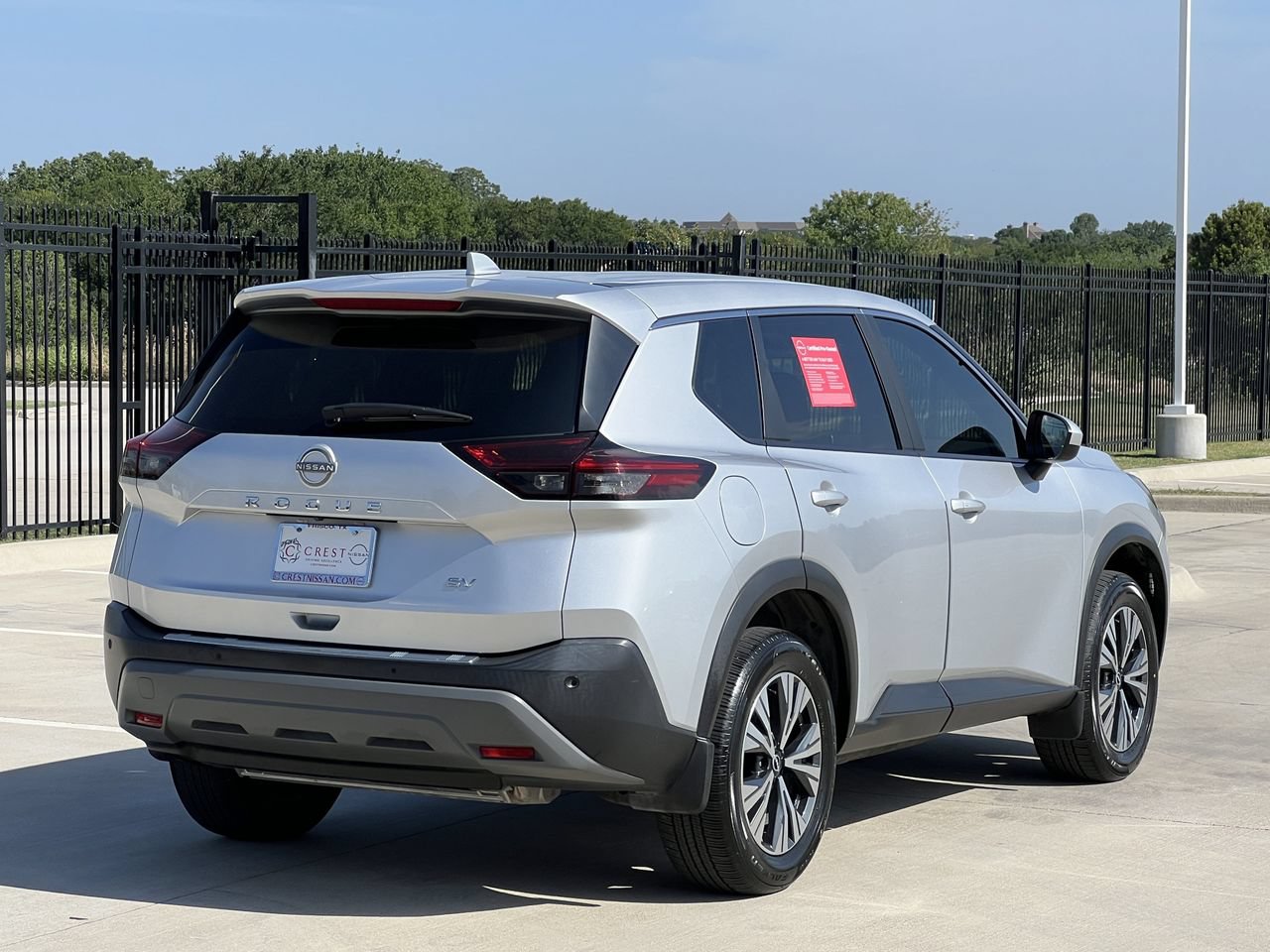 Used 2023 Nissan Rogue SV FWD image 4