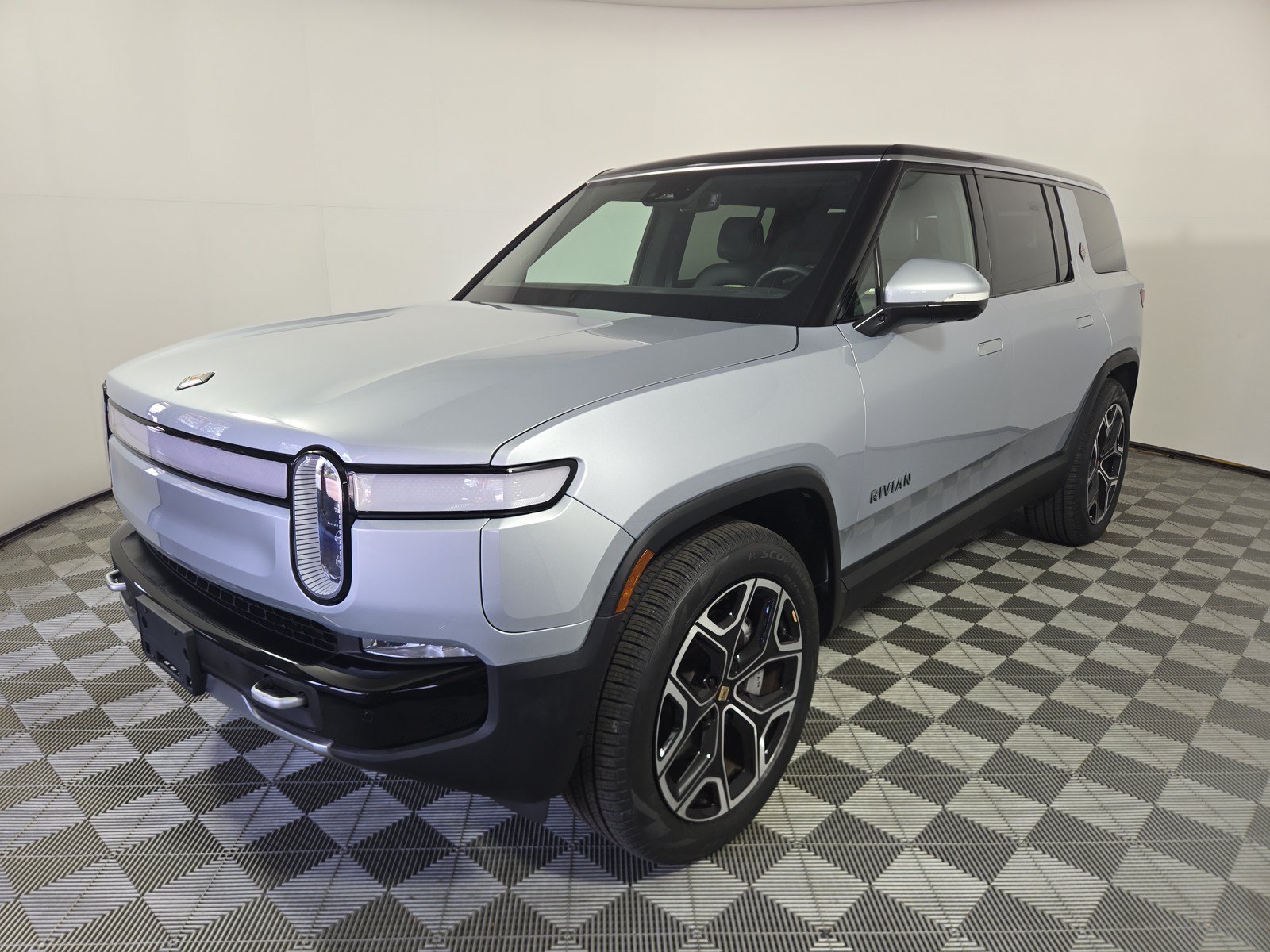 Used 2024 Rivian R1S Adventure AWD/4WD image 1