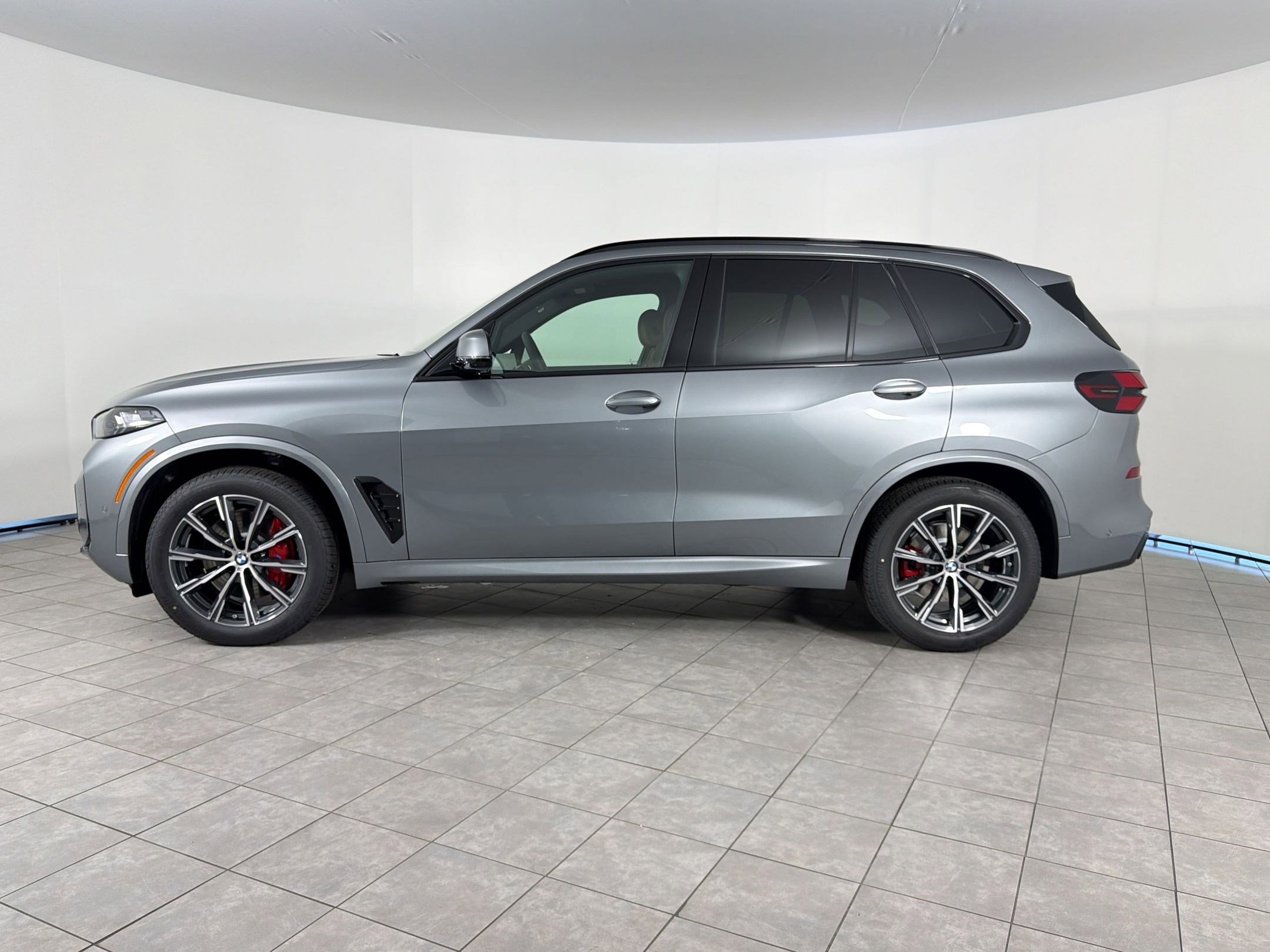New 2026 BMW X5 xDrive40i AWD/4WD image 2