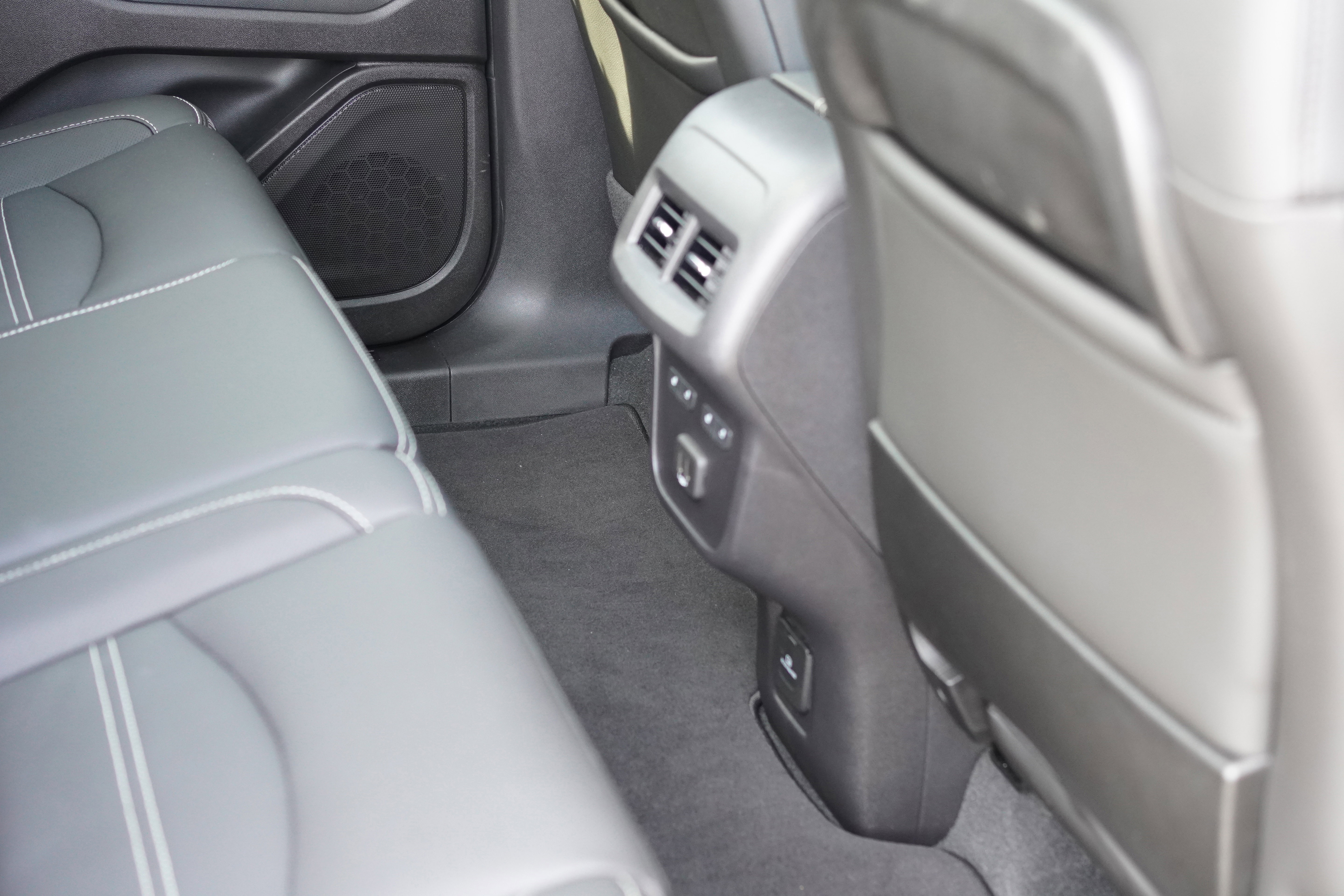 Used 2024 GMC Terrain Denali w/ Denali Premium Package image 18